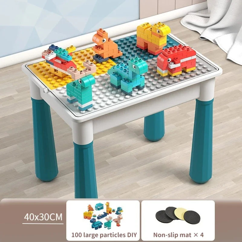 Table de jeu polyvalente utilisée pour un repas d'enfant