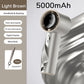 Ventilateur à main illustrant sa légèreté et portabilité