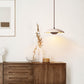 Design rond et épuré de la lampe en bois massif