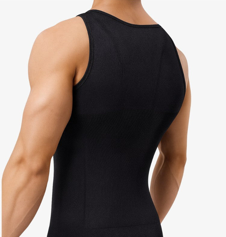 Homme portant une chemise de sport corrective en extérieur
