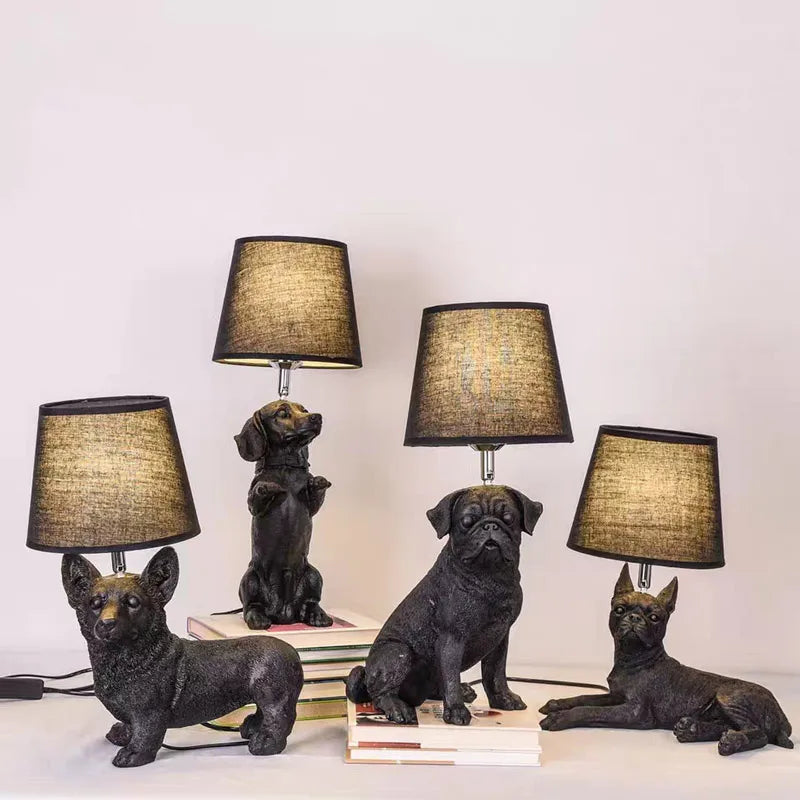 Vue rapprochée du chiot stylisé en métal