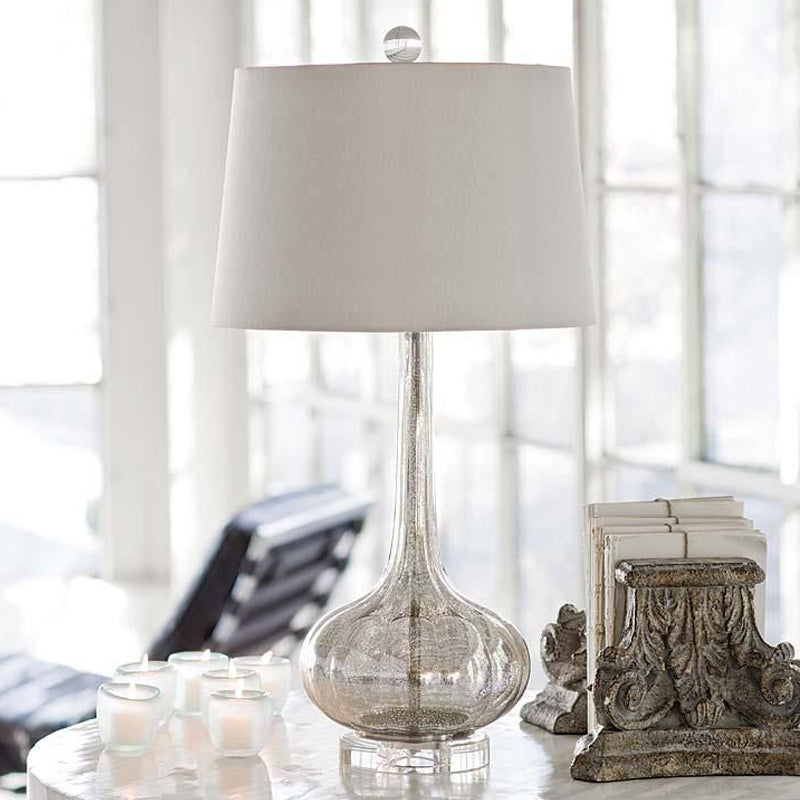 Lampe de table avec interrupteur à bouton-poussoir visible