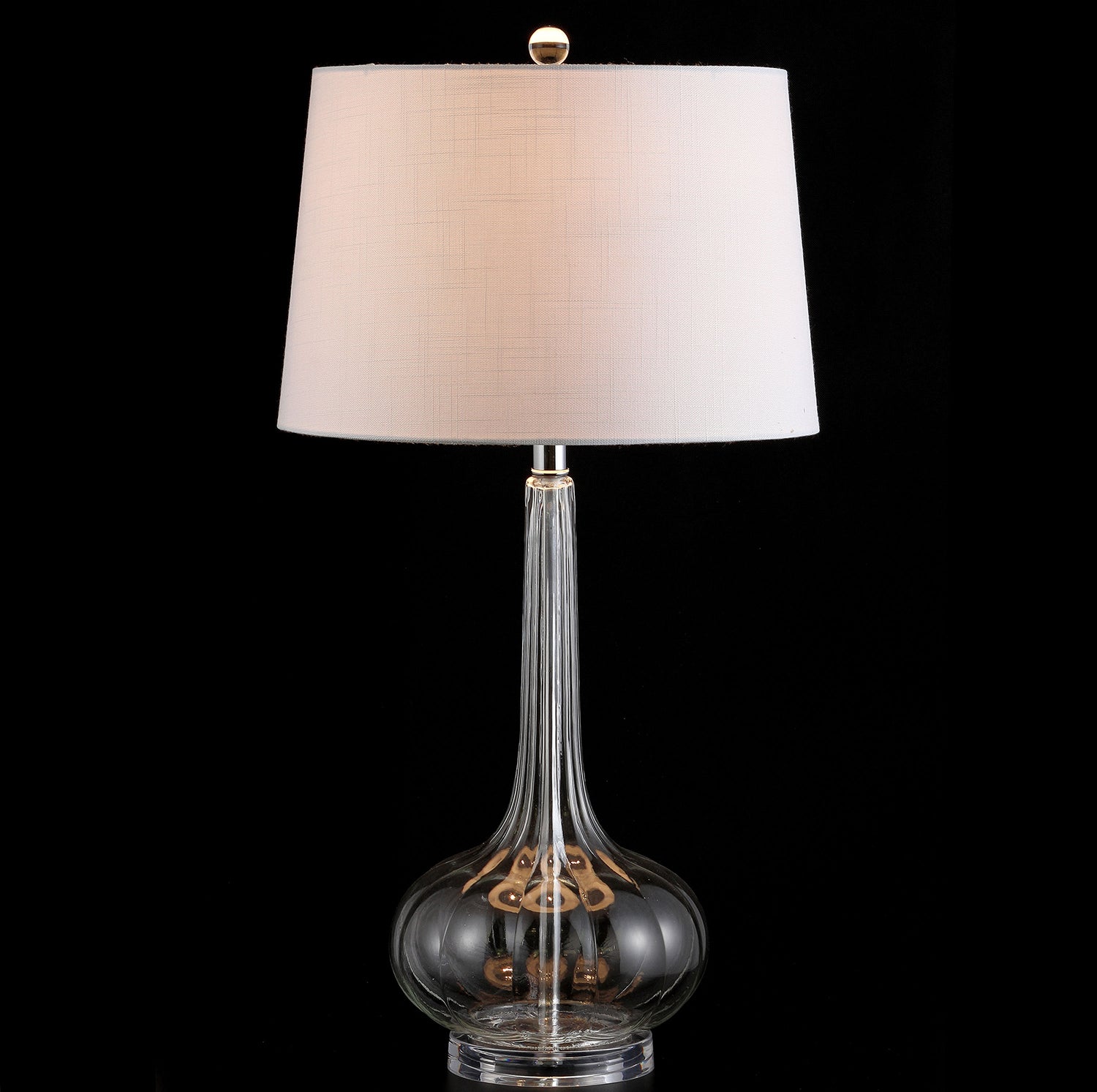 Lampe éteinte sur un bureau avec accessoires de bureau