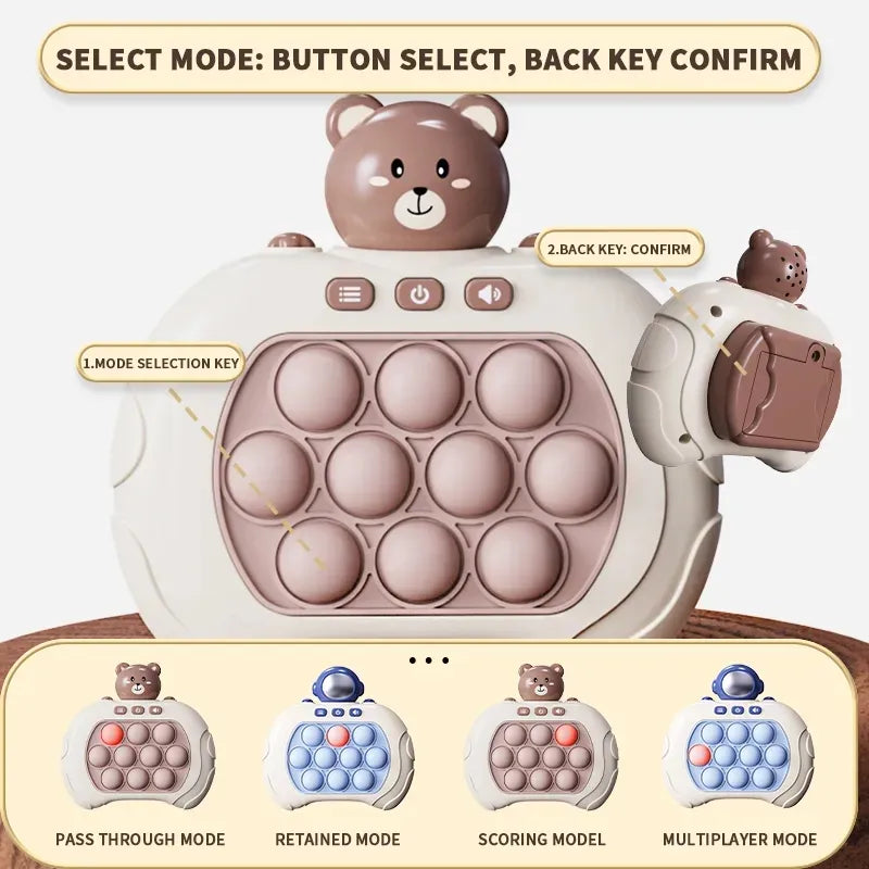 Enfant jouant avec un jeu de bulles interactif
