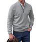 Détail du col zippé ajustable sur pull noir
