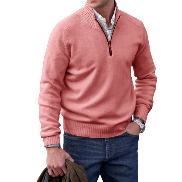 Homme portant le pull noir, style décontracté