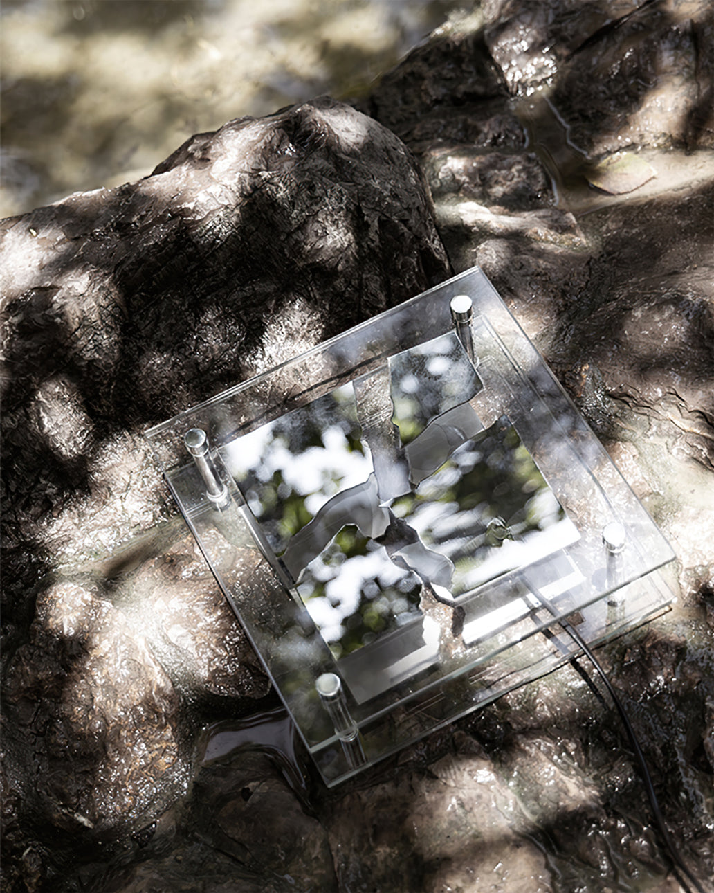 Lampe éteinte, soulignant le design élégant et sobre