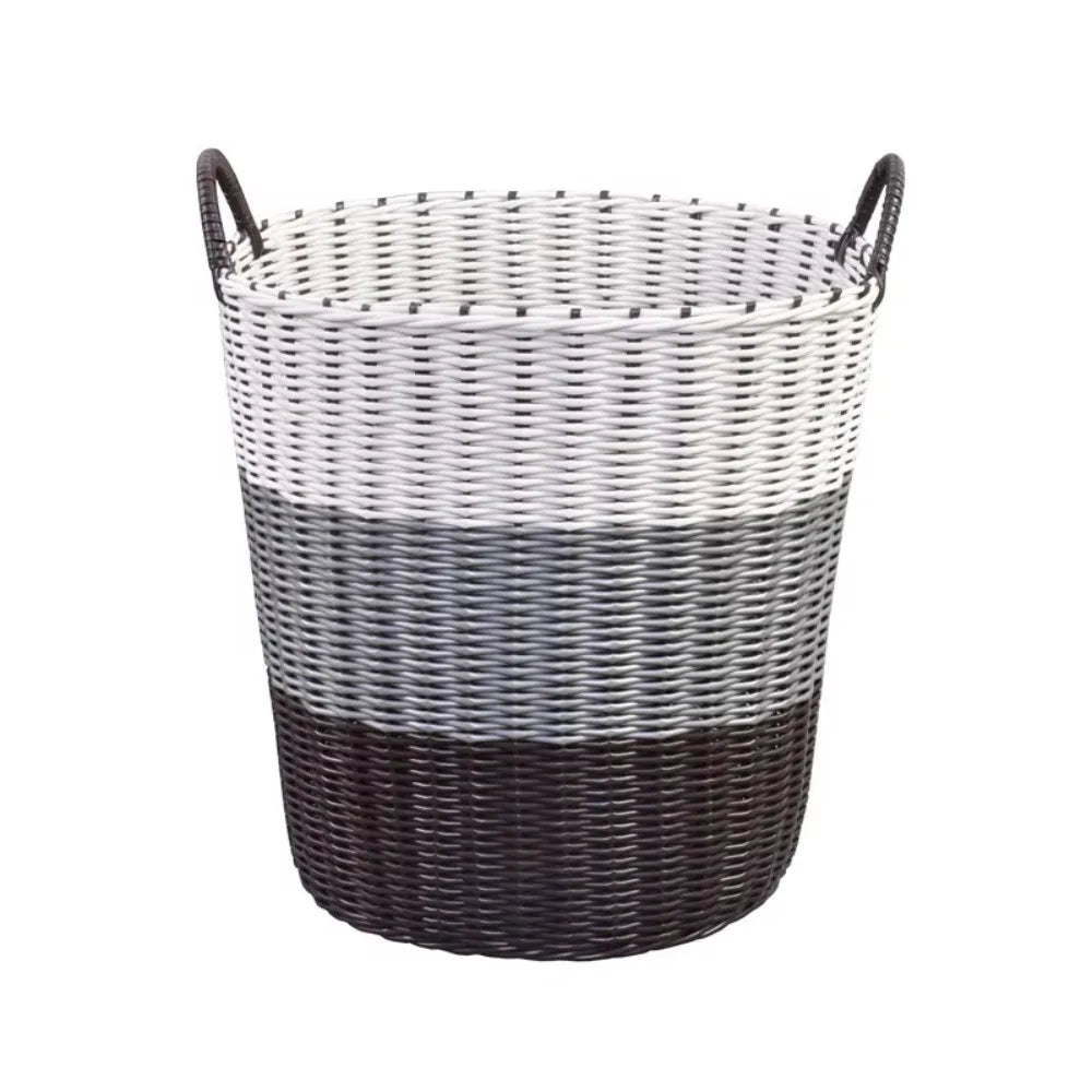 Panier de rangement dans une buanderie, à côté d'une machine à laver