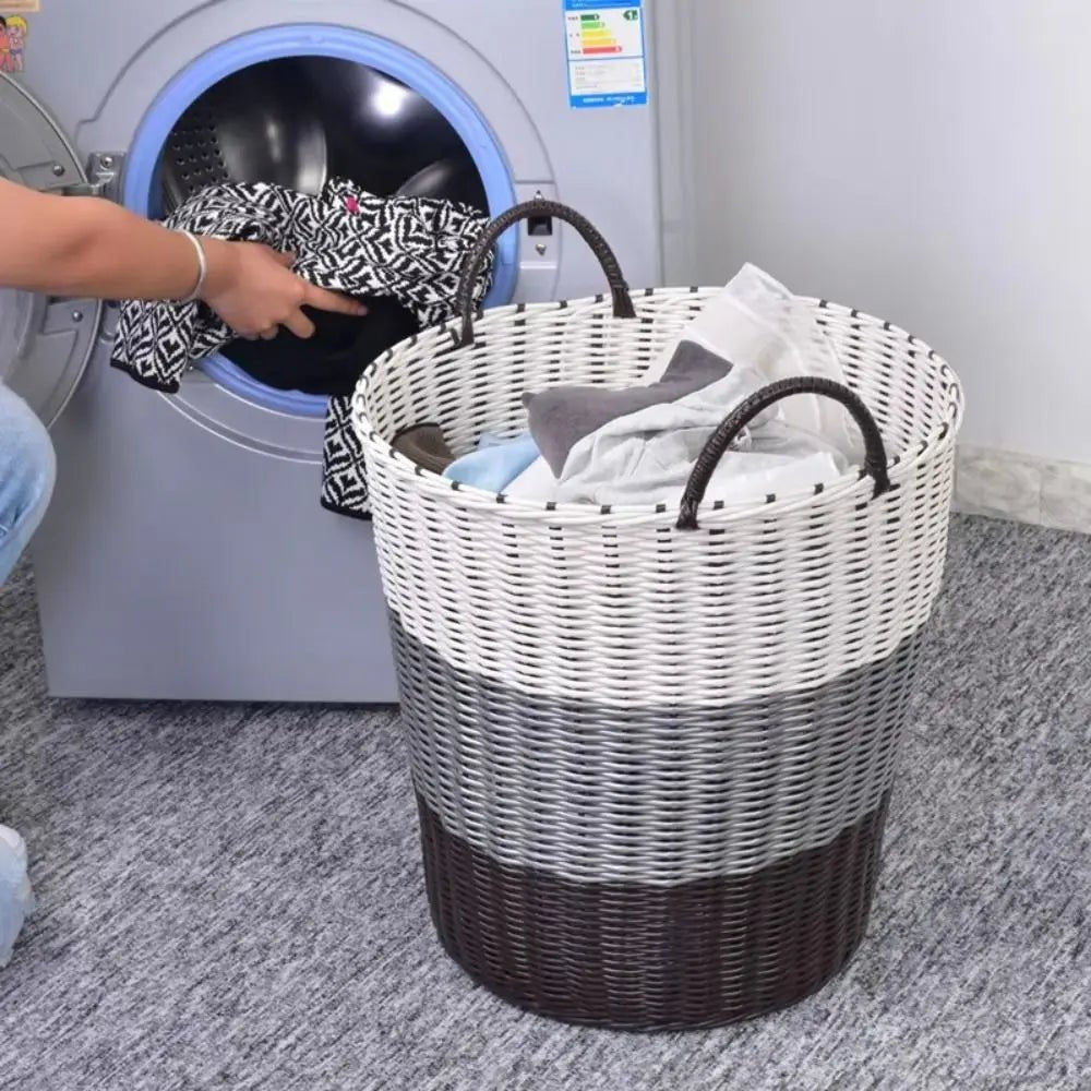 Détail du tissage en rotin plastique du panier