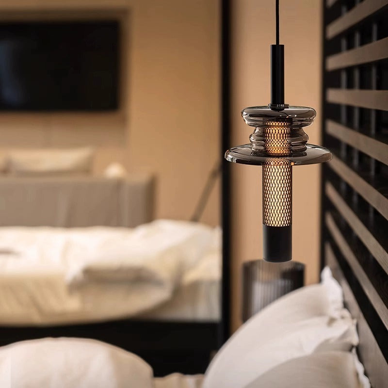 Lampe avec ampoule LED diffusant une lumière chaude