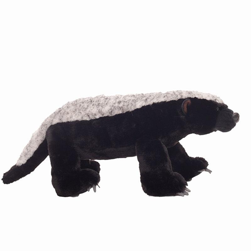 Vue de dos de la peluche blaireau, mettant en valeur sa fourrure