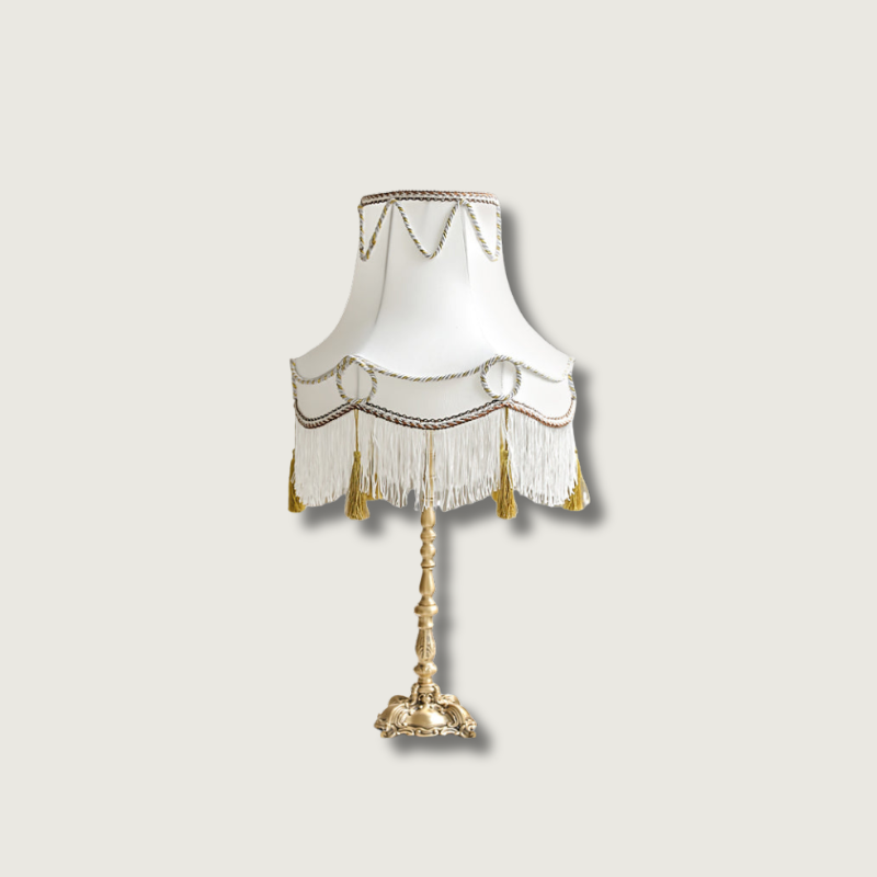Vue d'ensemble de la lampe victorienne dans un décor intérieur