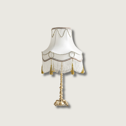 Vue d'ensemble de la lampe victorienne dans un décor intérieur