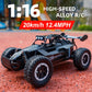 Voiture RC tout-terrain sur chemin rocailleux