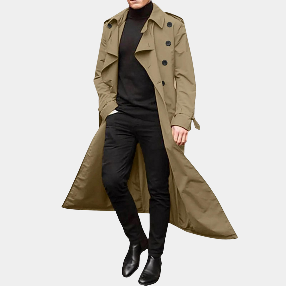 Trench-coat féminin porté avec style urbain moderne
