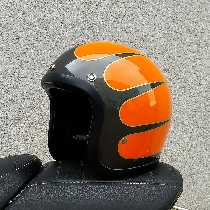 Casque rétro avec design intemporel et protection moderne