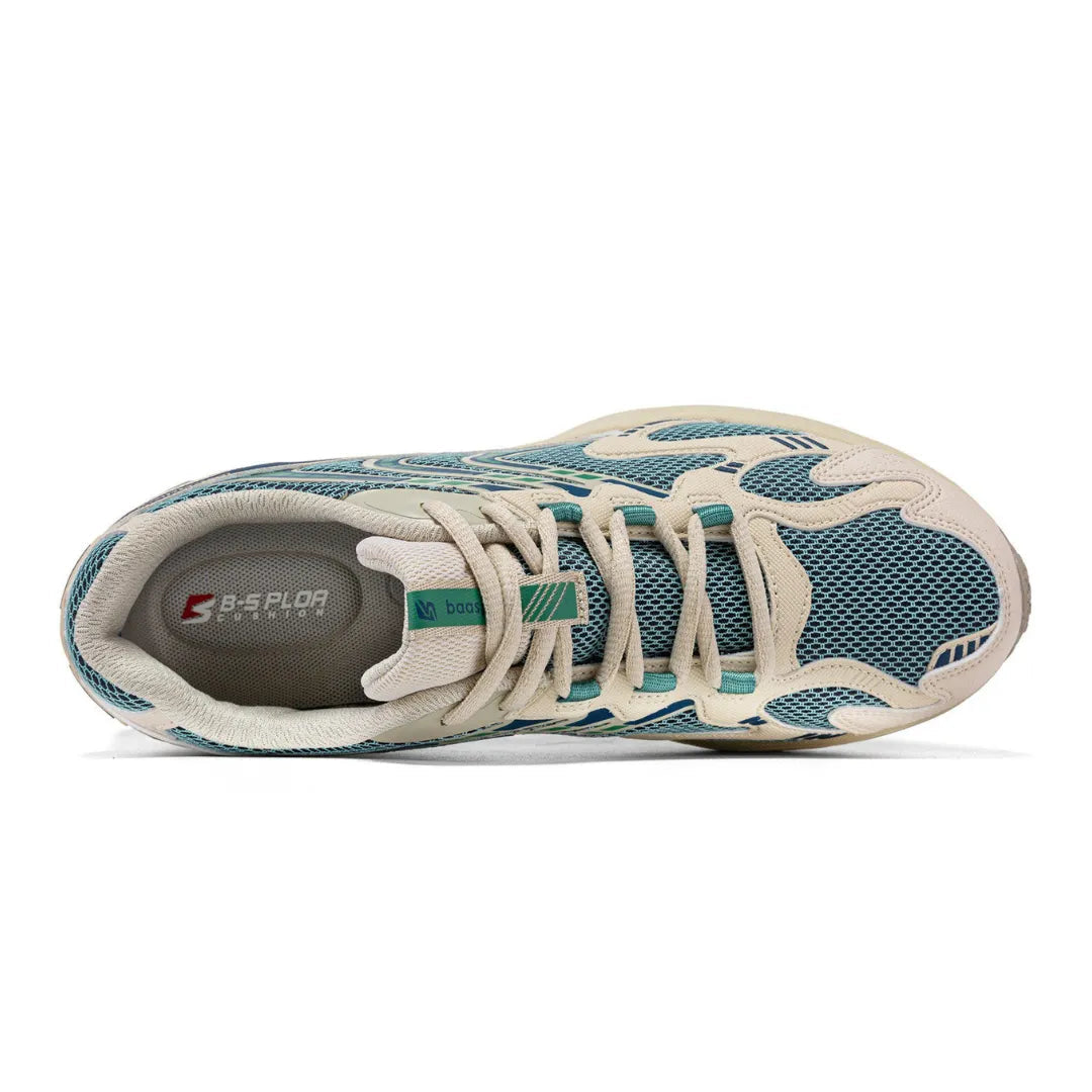 Vue de dessus des baskets avec lacets