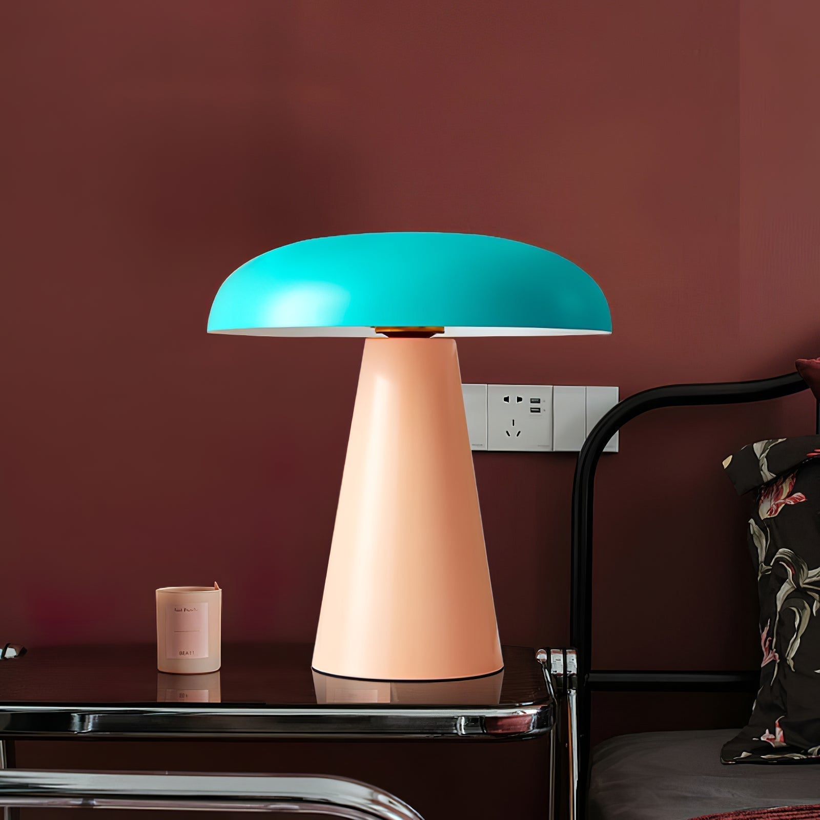 Lampe de table moderne avec base en métal élégante