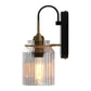 Lampe murale dimmable éclairant un intérieur moderne