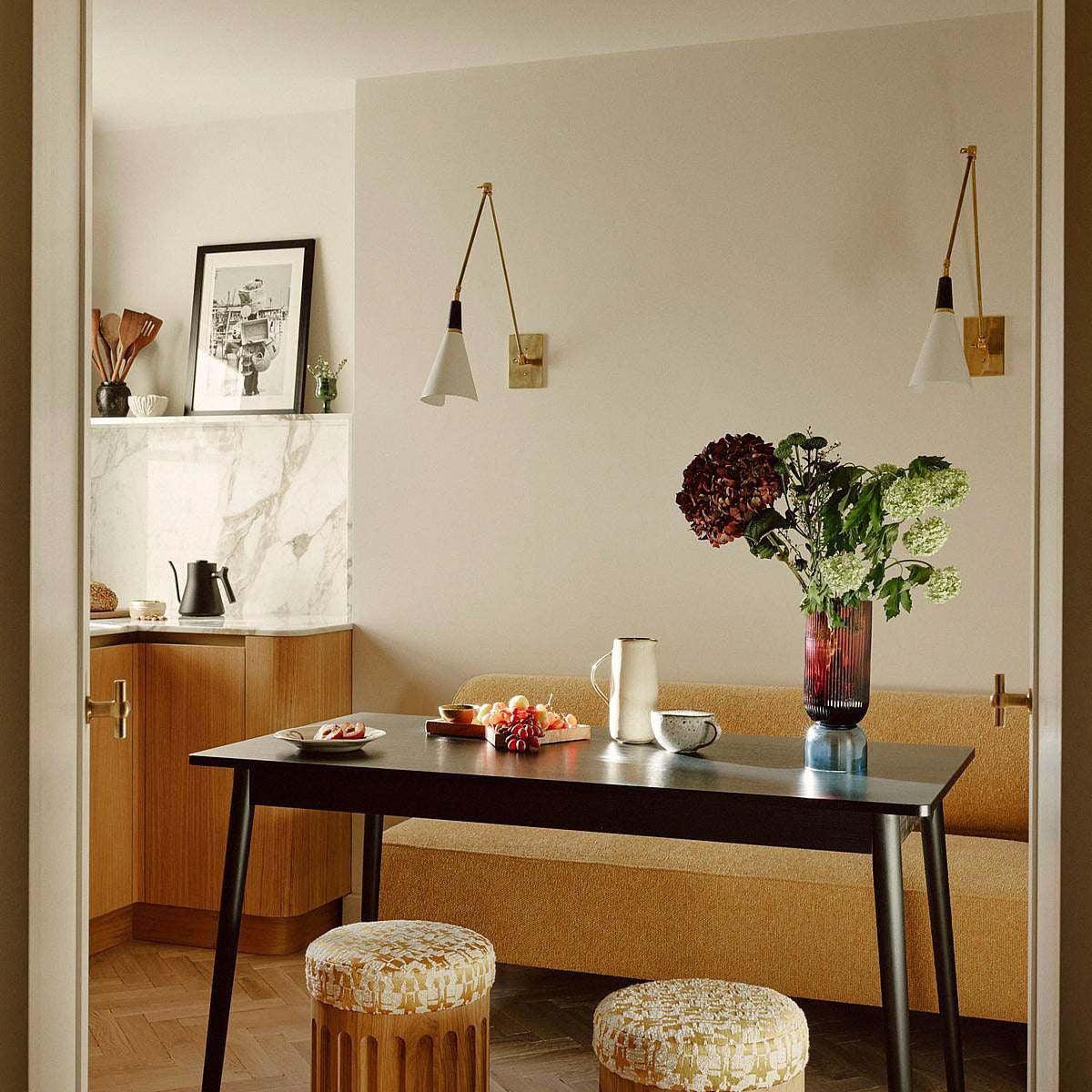 Vue de profil de l'applique murale au design aérien