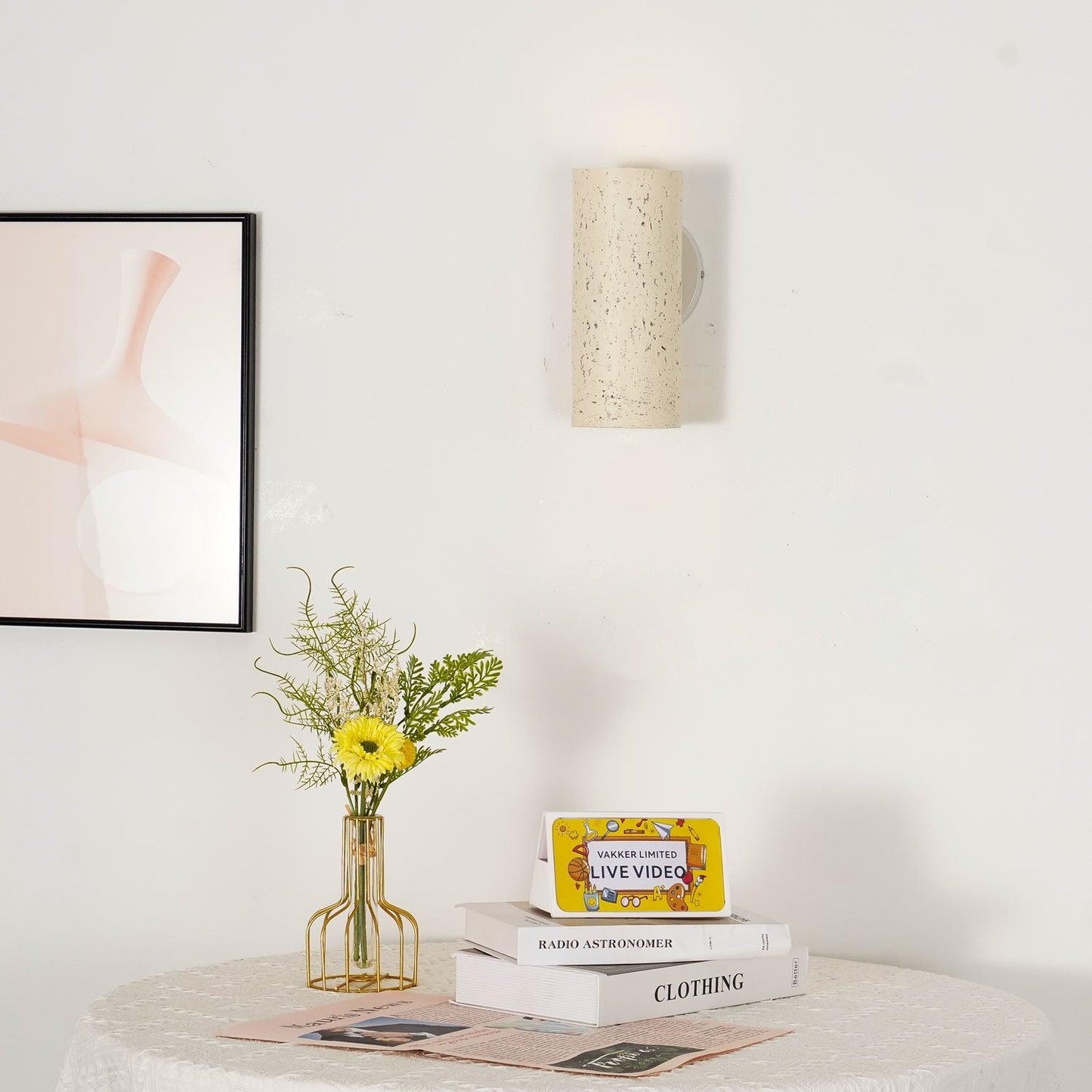 Lumière d'ambiance émise par l'applique grise