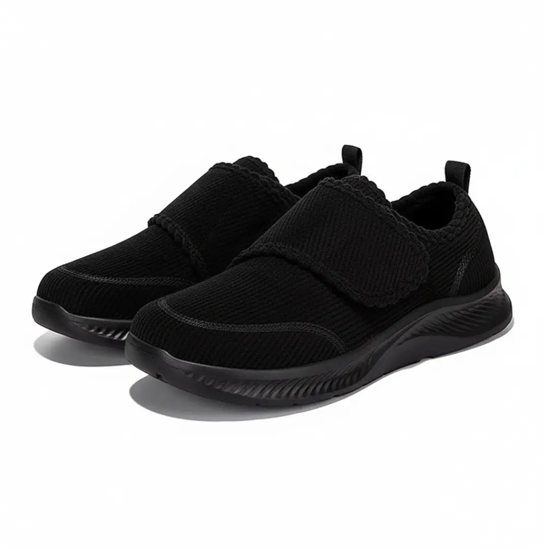 Détail du tissu respirant des mocassins noirs