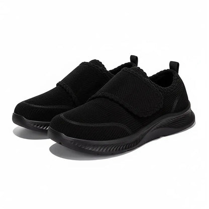 Détail du tissu respirant des mocassins noirs