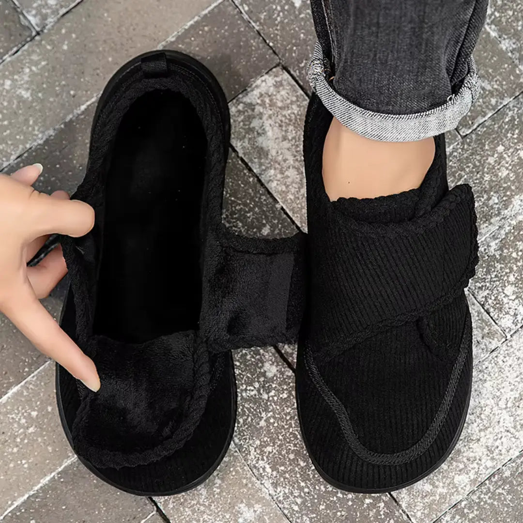 Intérieur doux et chaud des mocassins noirs