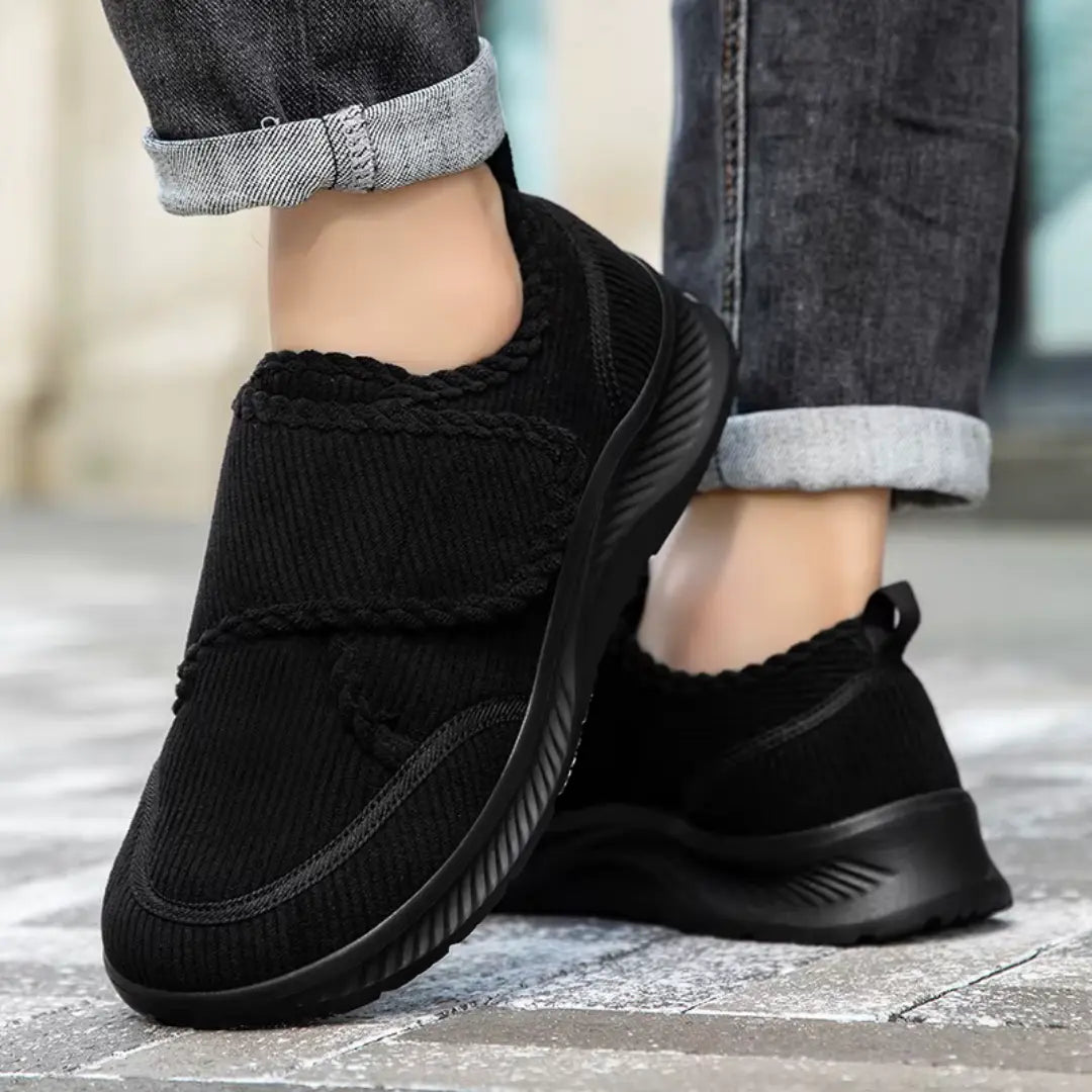 Gros plan sur la fermeture Velcro ajustable