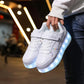 Vue latérale de chaussures à roulettes lumineuses pour enfants