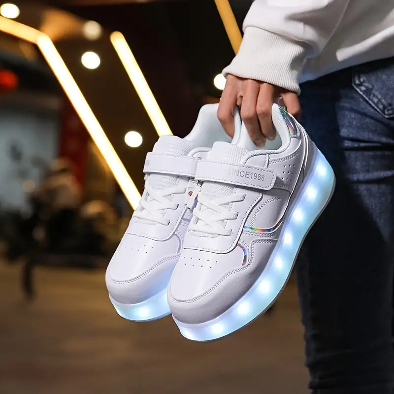 Vue latérale de chaussures à roulettes lumineuses pour enfants