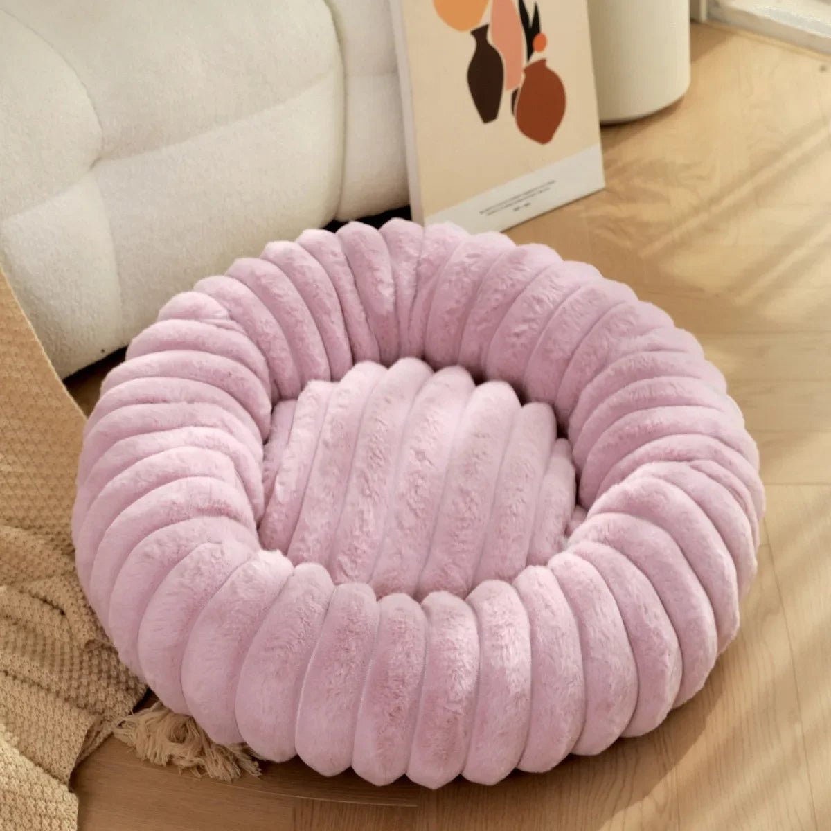 Vue d'ensemble du lit rond, montrant sa texture douce