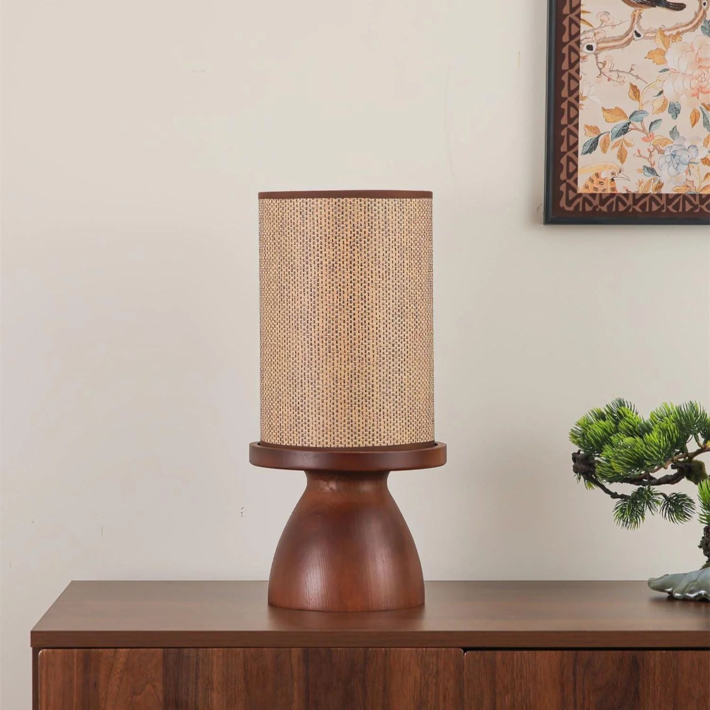 Lampe de table sur une table de salon moderne