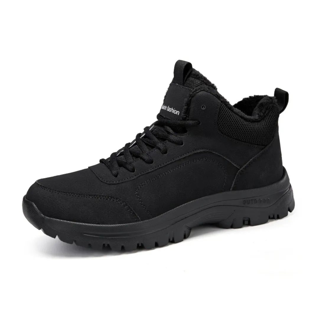 Vue latérale de bottes marron avec semelle antidérapante