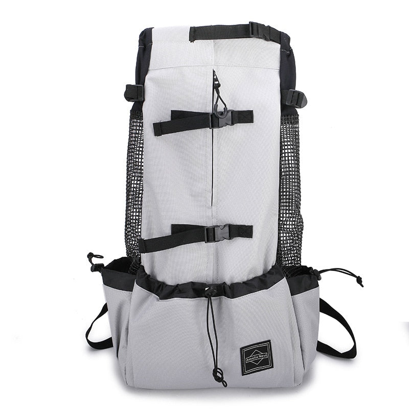 Sac de voyage avec un animal assis confortablement