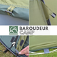 Tente avec ouverture zippée et moustiquaire visible