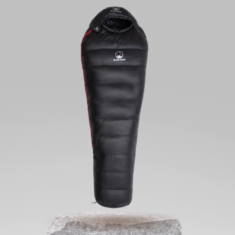 Sac de couchage étalé avec vue sur les Alpes en arrière-plan