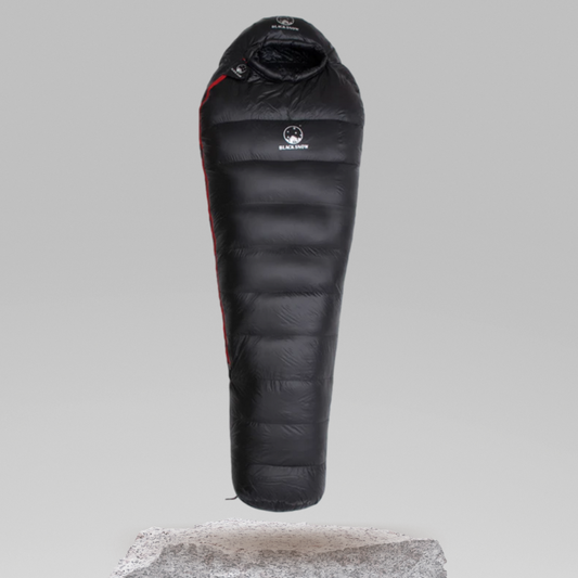 Sac de couchage étalé avec vue sur les Alpes en arrière-plan