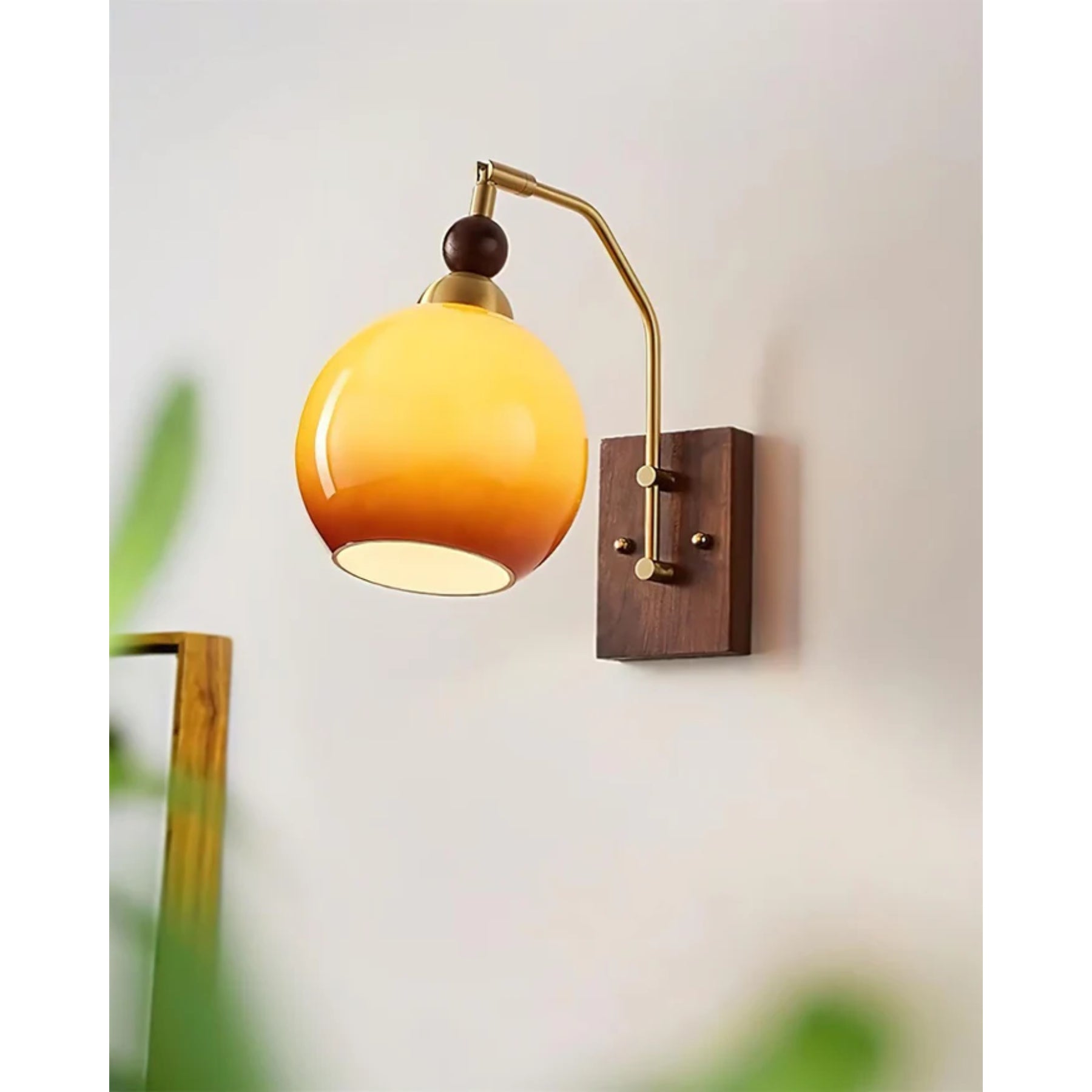 Applique murale éclairée dans un couloir élégant