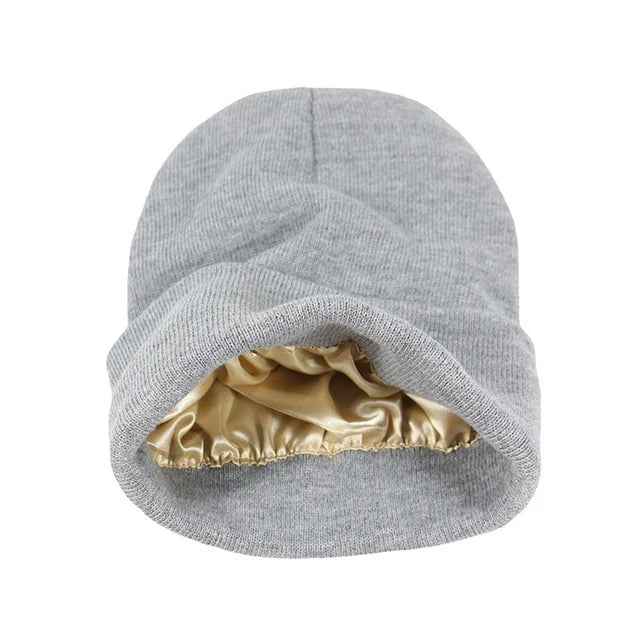 Gros plan sur la texture du tricot et satin