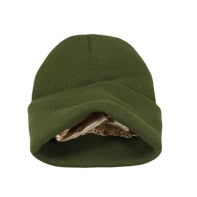 Bonnet en laine, détail sur la doublure satin