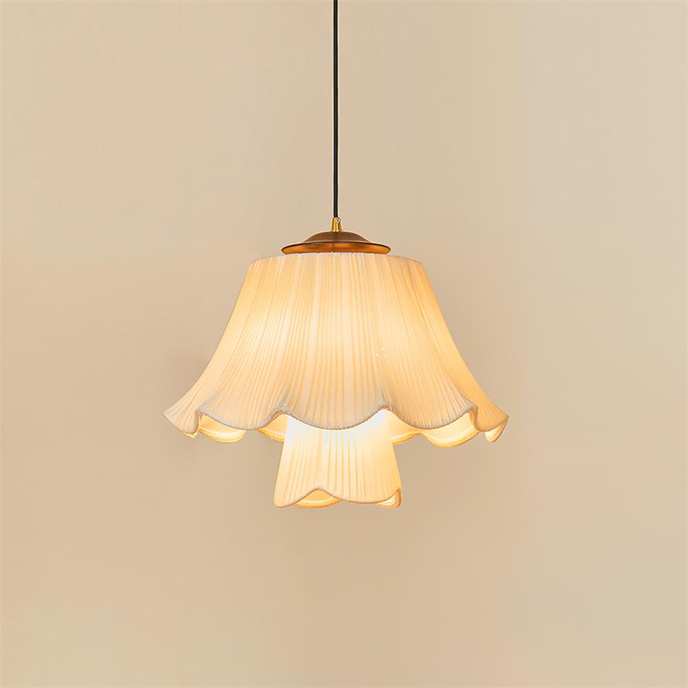 Vue latérale de la lampe avec jeu de lumière et d'ombre