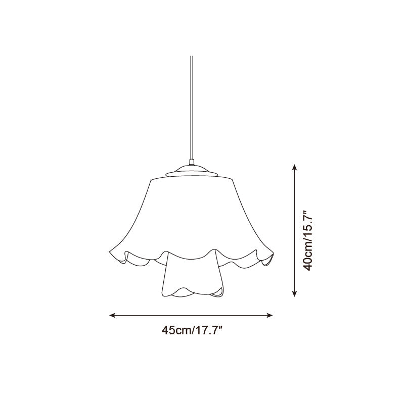 Lampe suspendue au-dessus d'une table, créant une ambiance chaleureuse