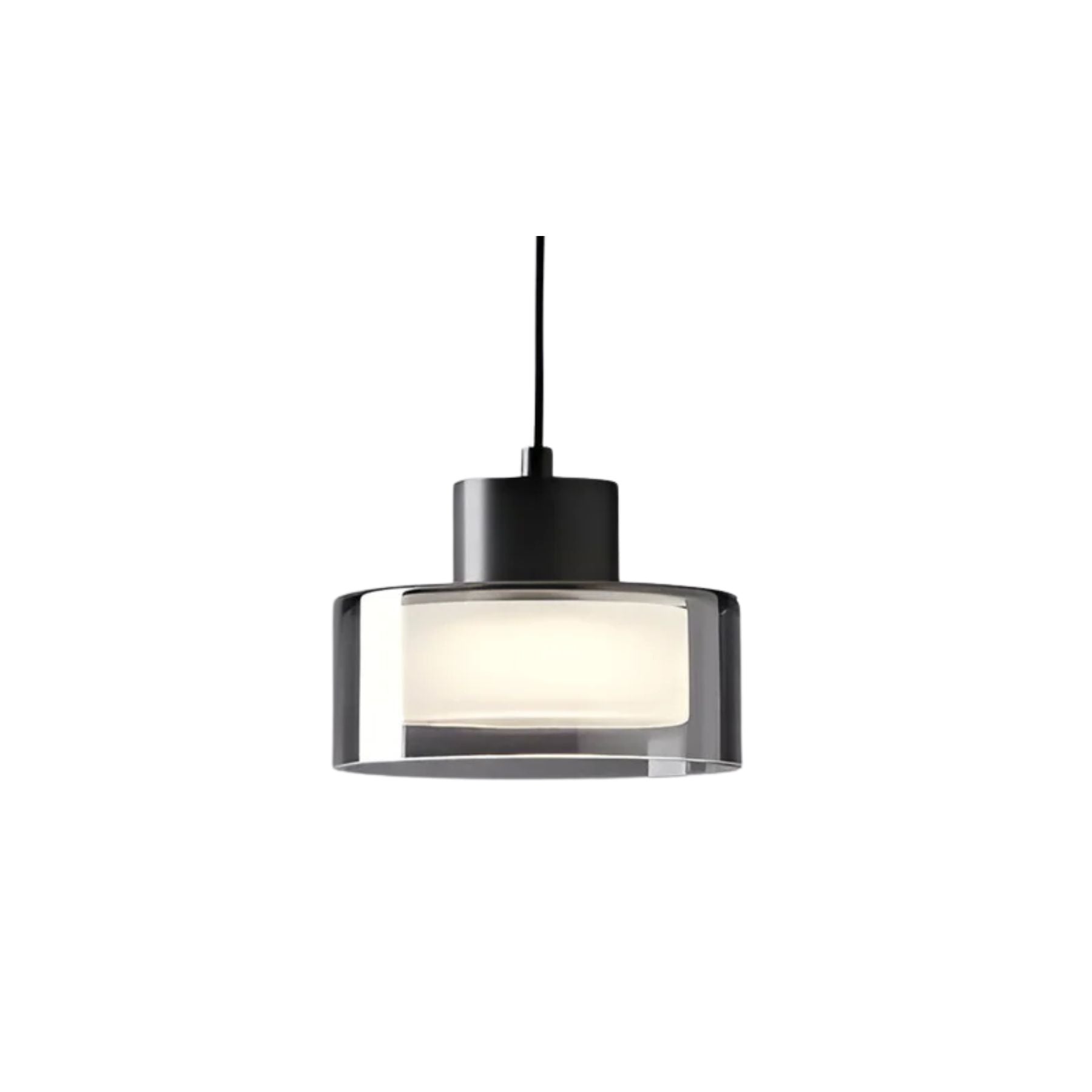 Vue d'ensemble de la lampe en verre dans un décor industriel