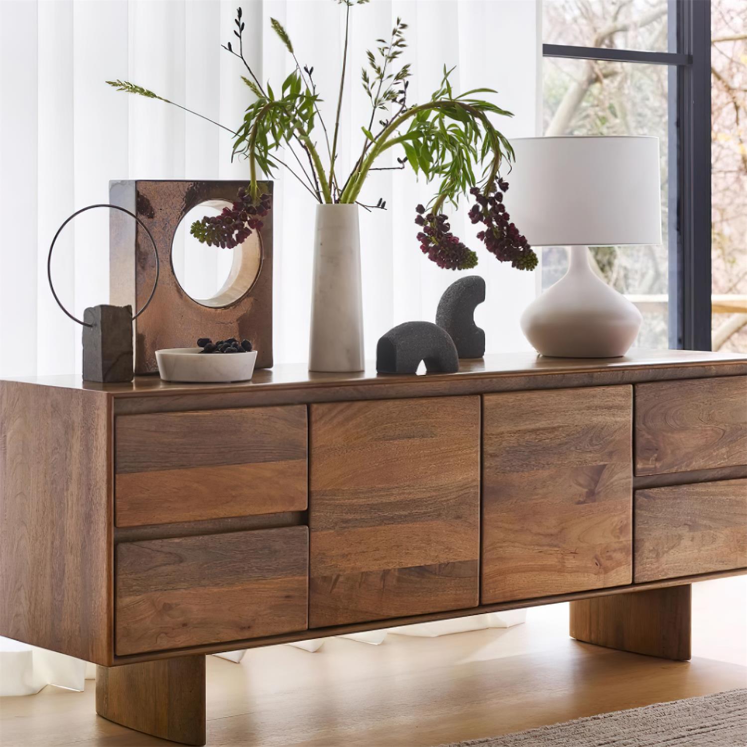 Gros plan sur l'abat-jour en tissu de la lampe