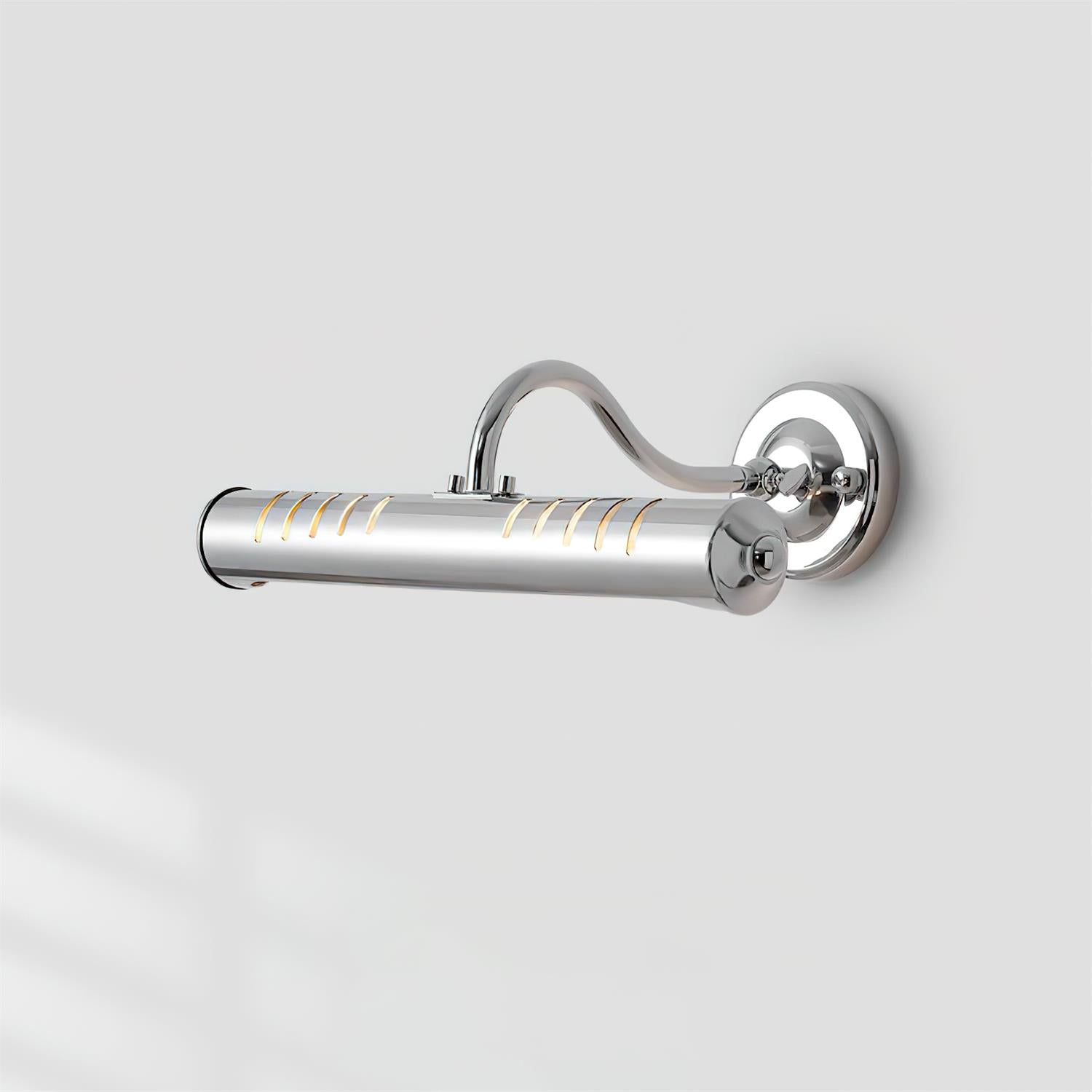 Applique murale chromée avec motif en fente illuminée