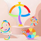 Enfants jouant avec des blocs colorés et cartes de motifs