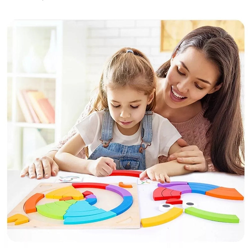 Blocs éducatifs et cartes illustrées sur une table