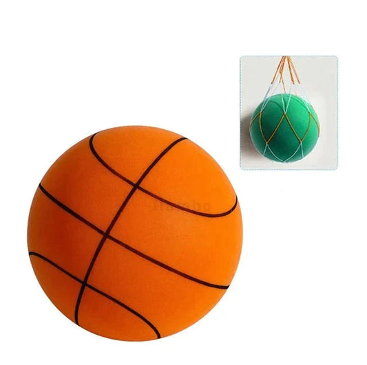 Ballon de basket en mousse tenant dans une main
