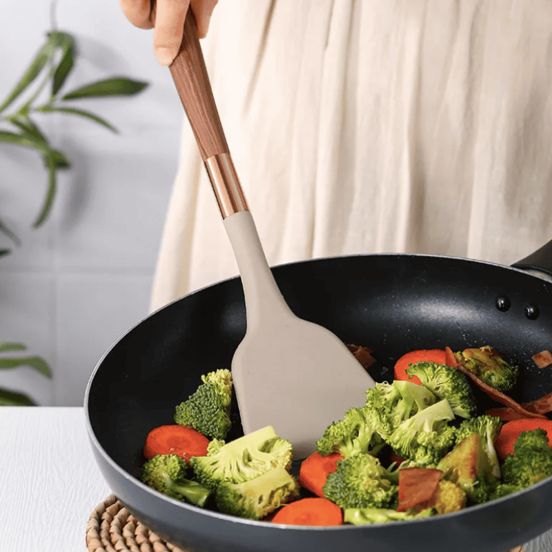 Détail des spatules en silicone et bois